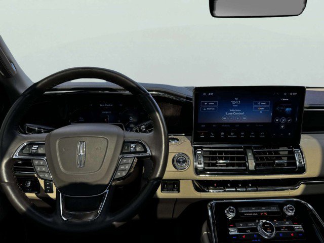 Used 2023 Lincoln Navigator Reserve image 29