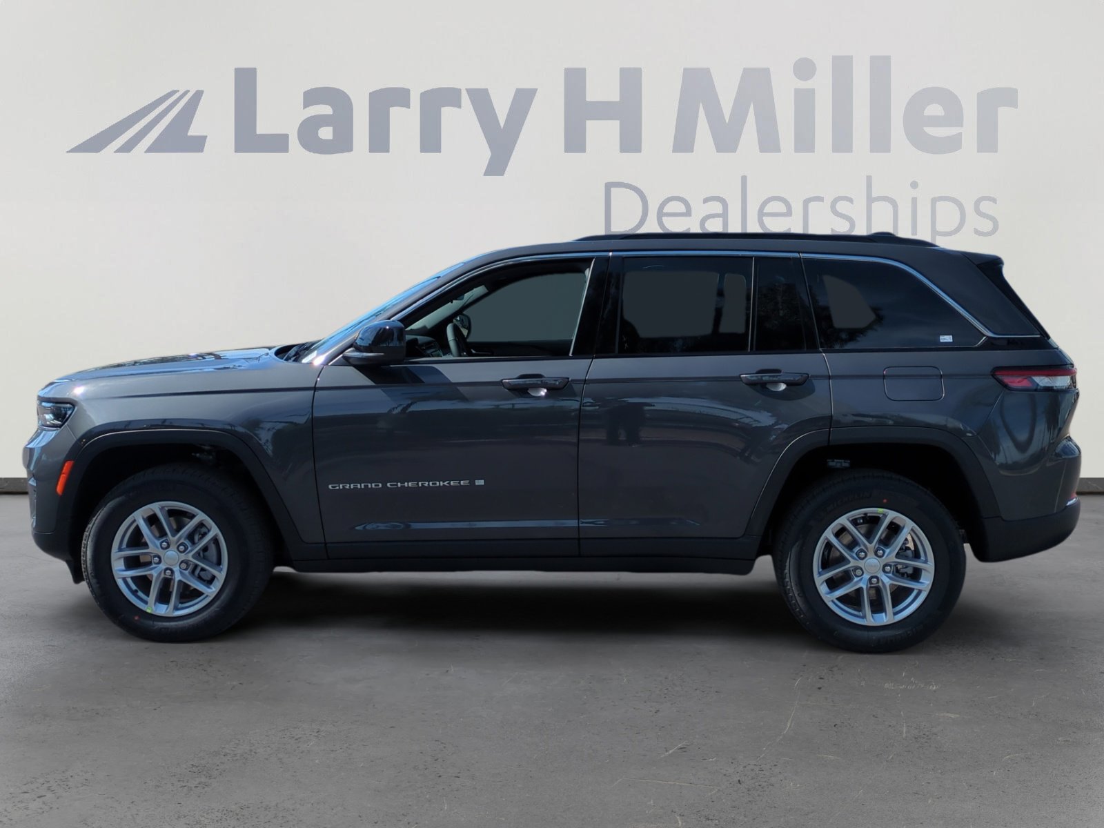 New 2026 Jeep Grand Cherokee Laredo X image 2