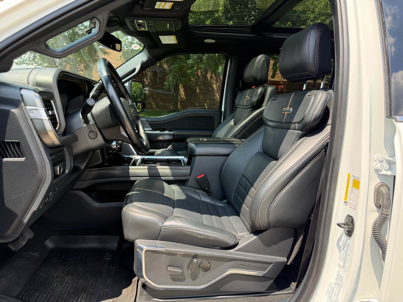 Used 2023 Ford F350 Platinum w/ FX4 Off-Road Package AWD/4WD image 17