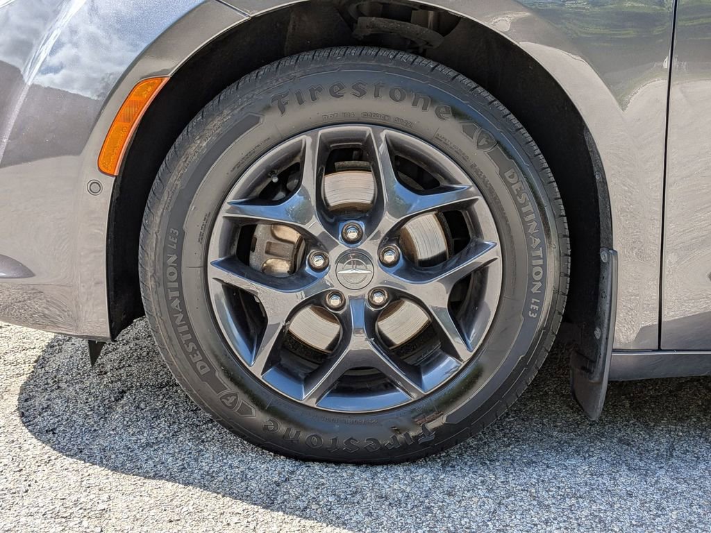 Used 2020 Chrysler Pacifica Limited w/ Advanced Safetytec Group FWD image 36