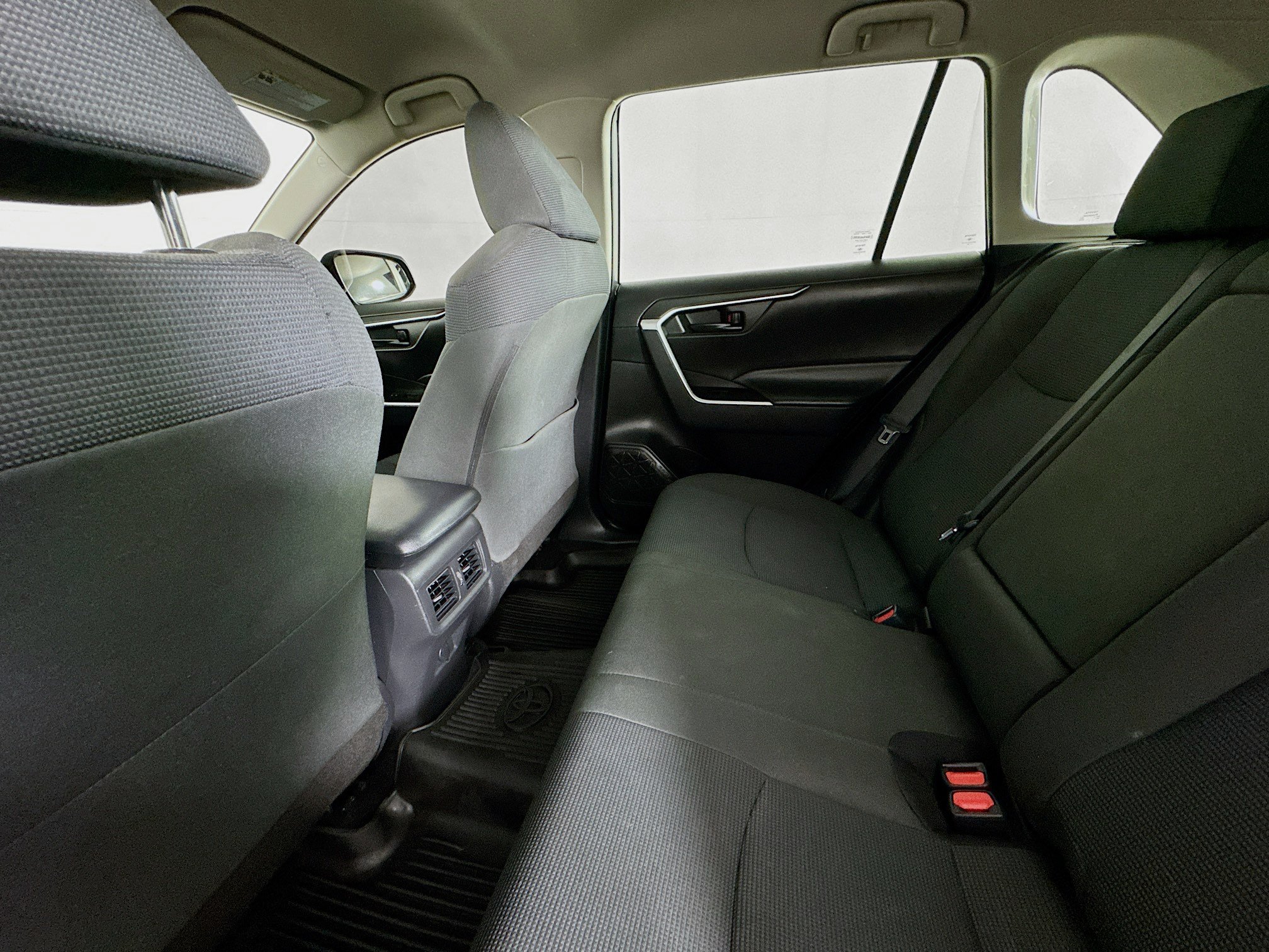 Used 2022 Toyota RAV4 LE AWD/4WD image 22