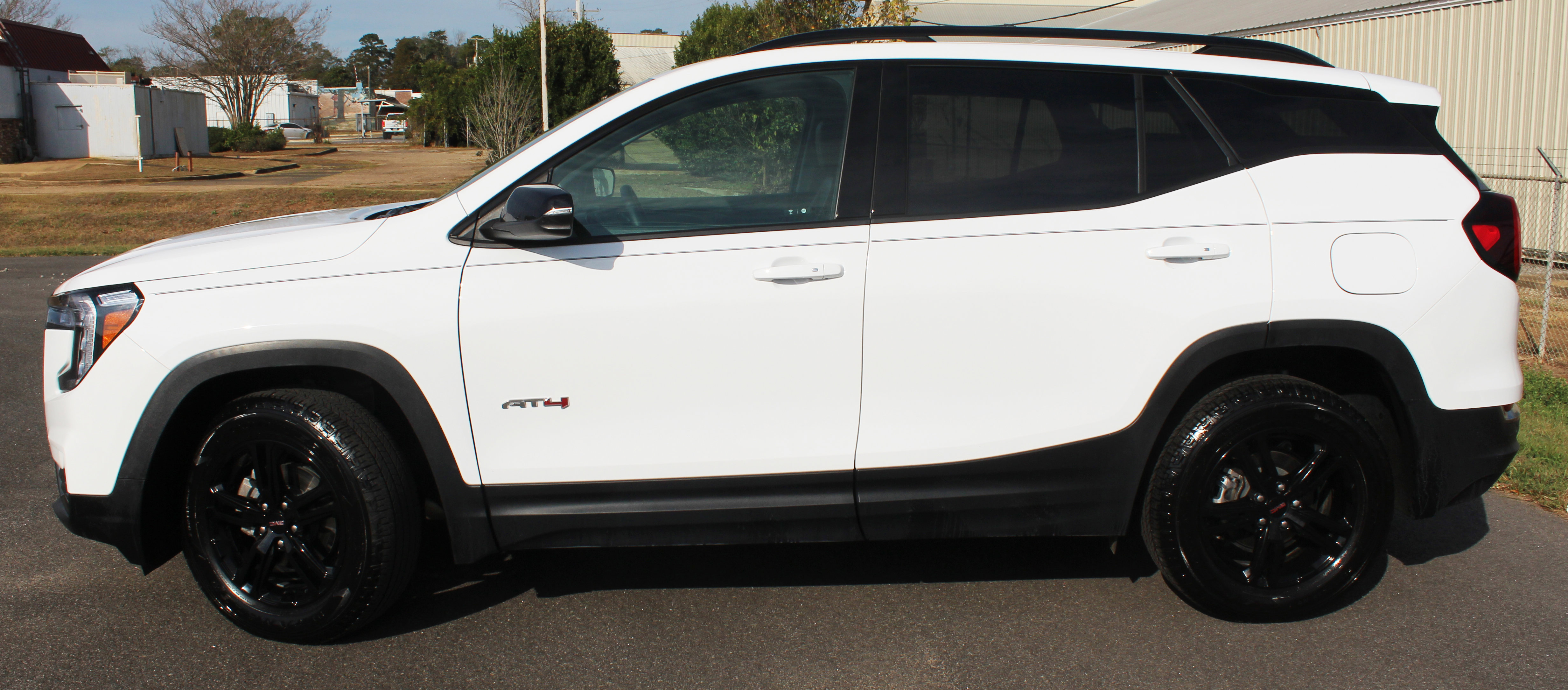 Used 2024 GMC Terrain AT4 image 2