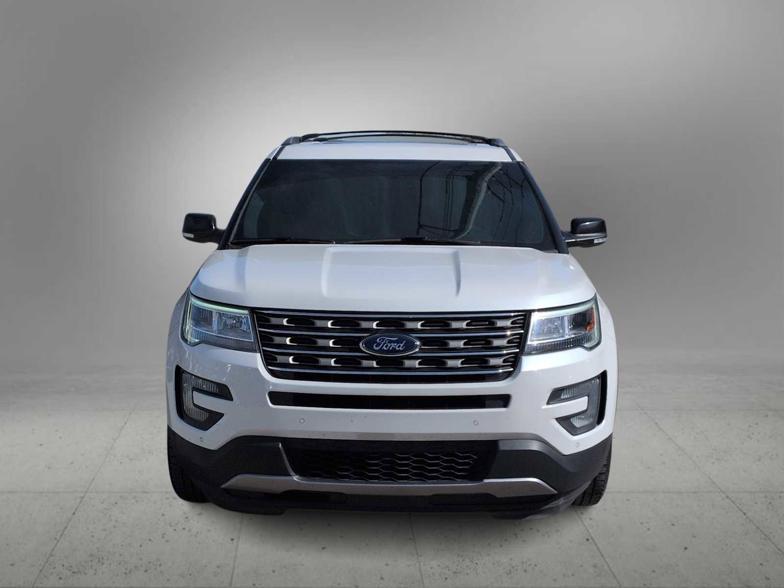 Used 2016 Ford Explorer XLT w/ Equipment Group 202A image 3