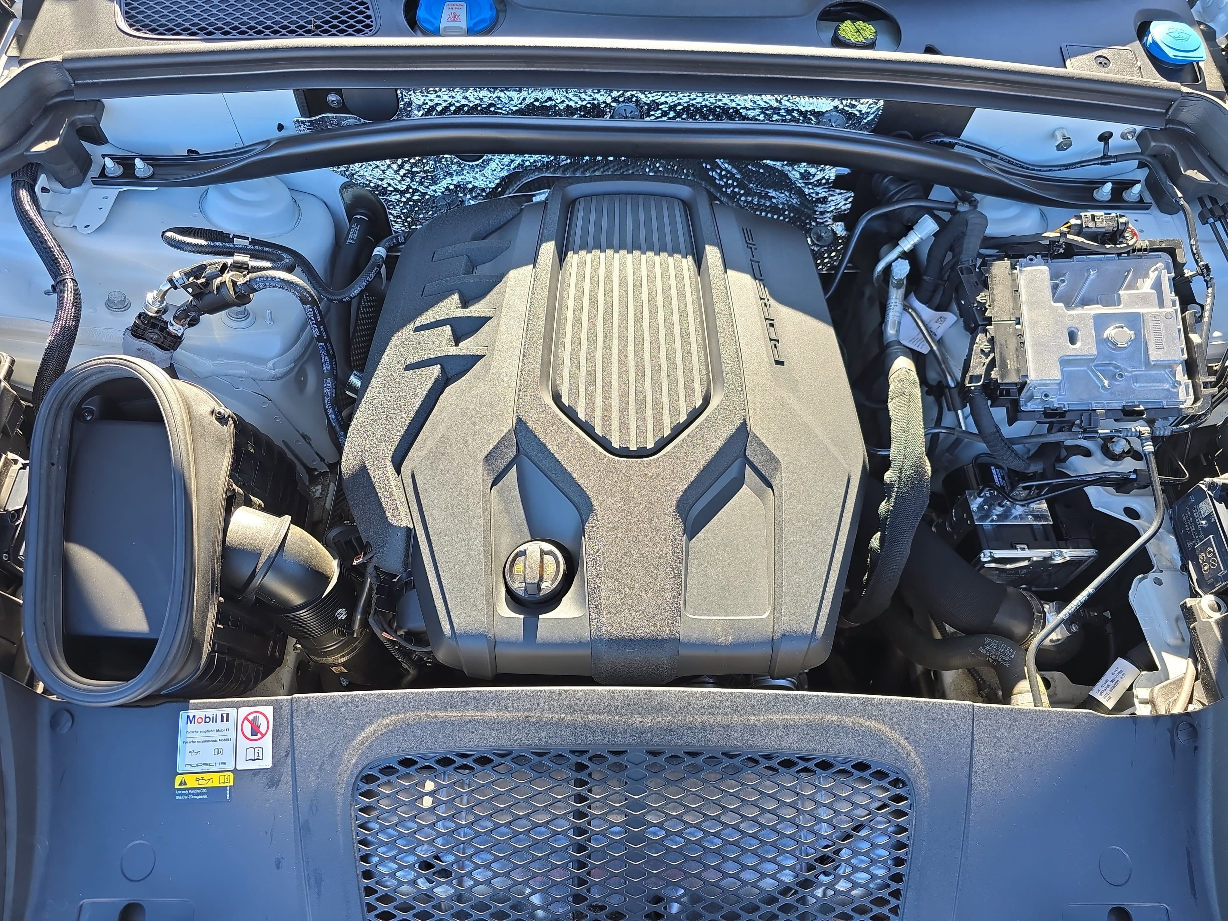 Used 2022 Porsche Macan Base image 29