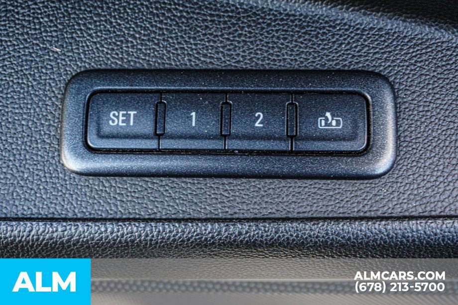 Used 2015 Chevrolet Suburban LT RWD image 52