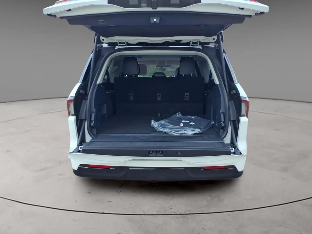 New 2027 Lincoln Navigator L Premier AWD/4WD image 8