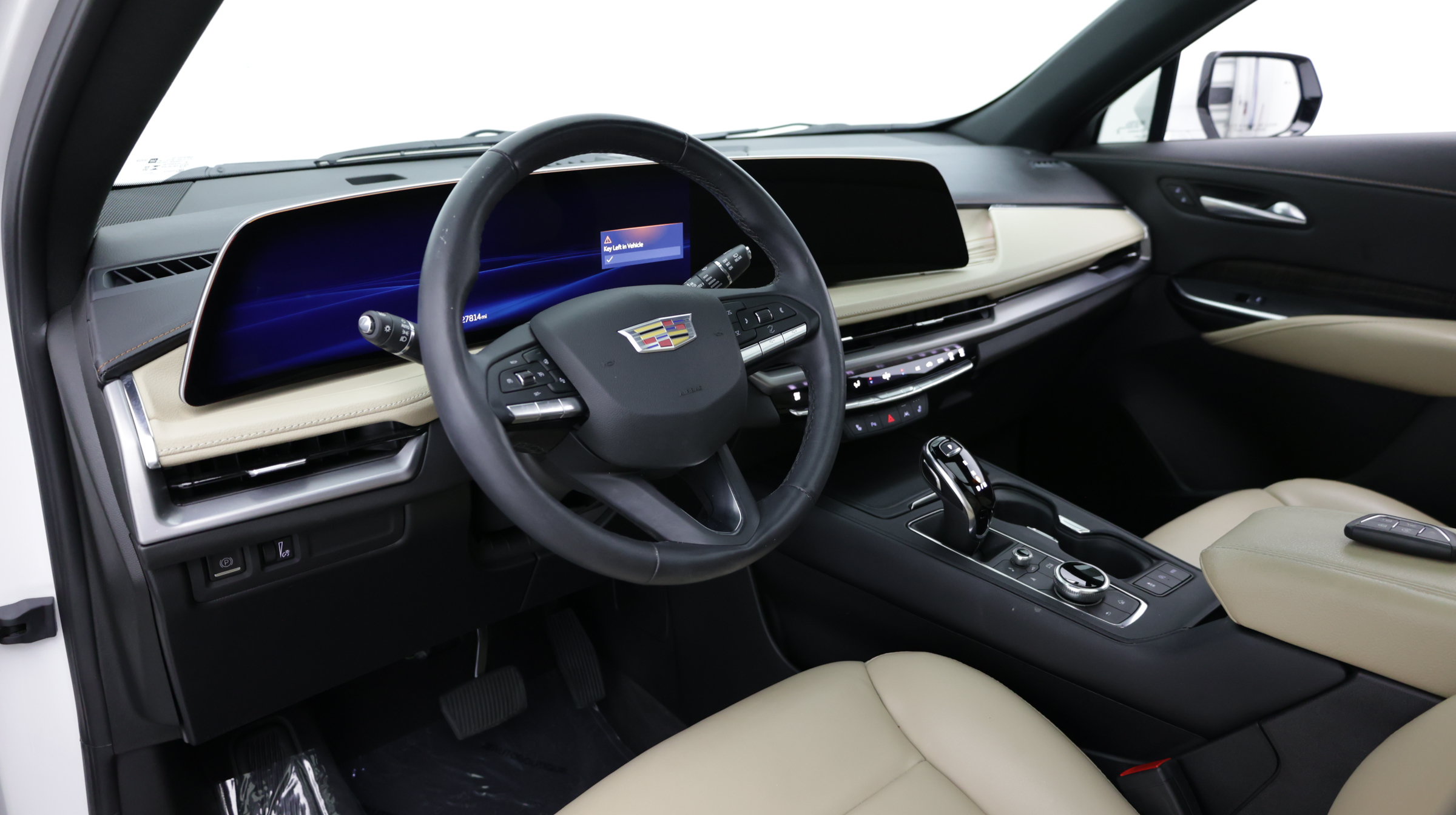 Used 2025 Cadillac XT4 Premium Luxury w/ Cold Weather Package FWD image 14