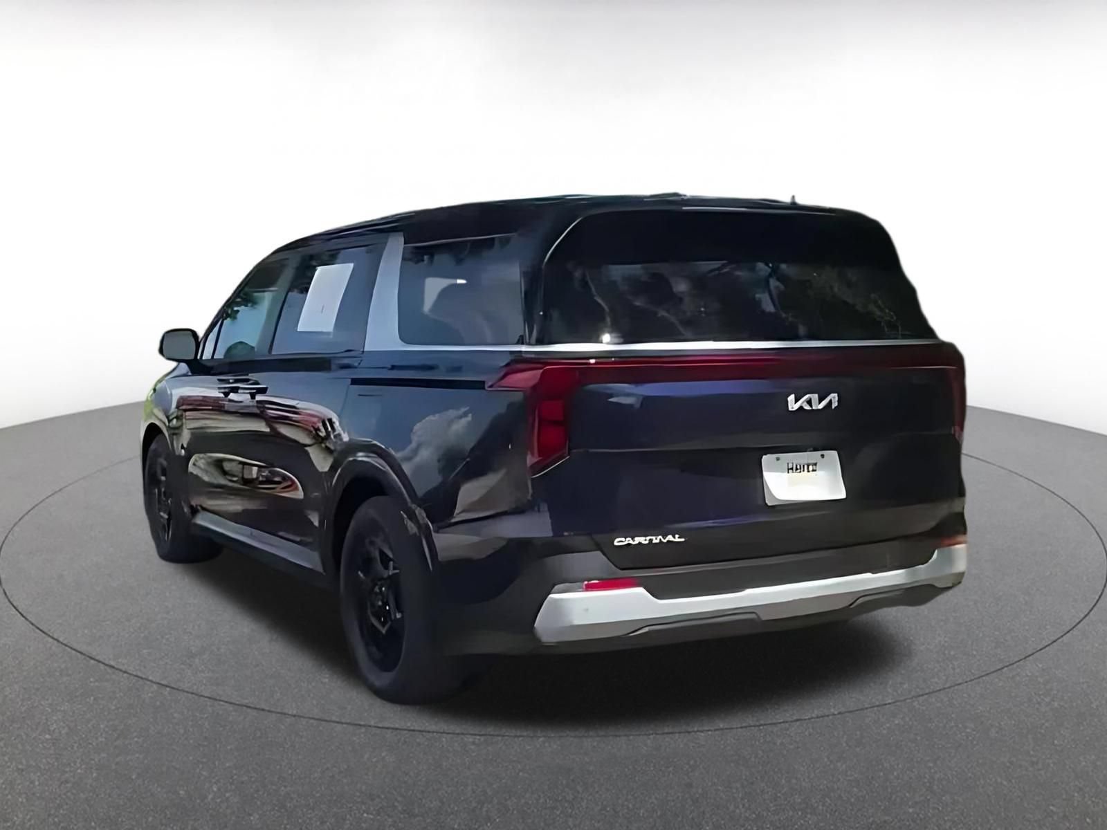 Used 2026 Kia Carnival FWD image 9