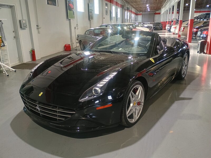 Used 2018 Ferrari California T RWD image 1