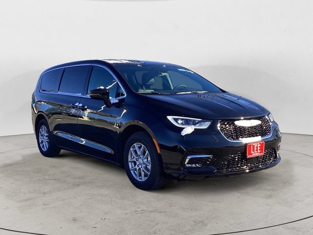 New 2026 Chrysler Pacifica Select FWD image 8