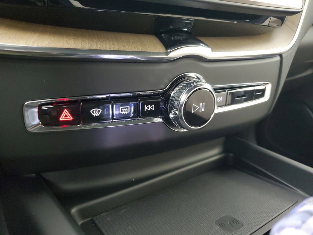 New 2026 Volvo XC60 T8 Plus w/ Protection Package Premier image 30