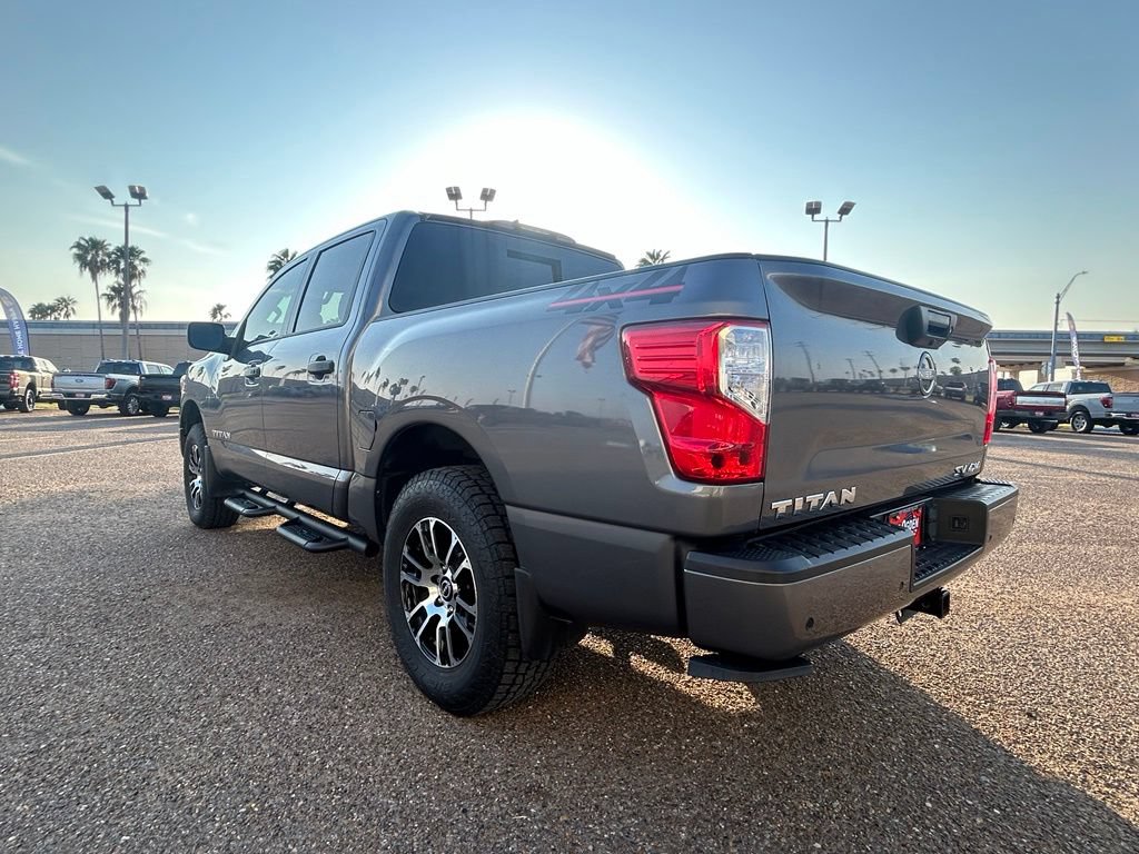 Used 2024 Nissan Titan SV w/ SV Convenience Package AWD/4WD image 4