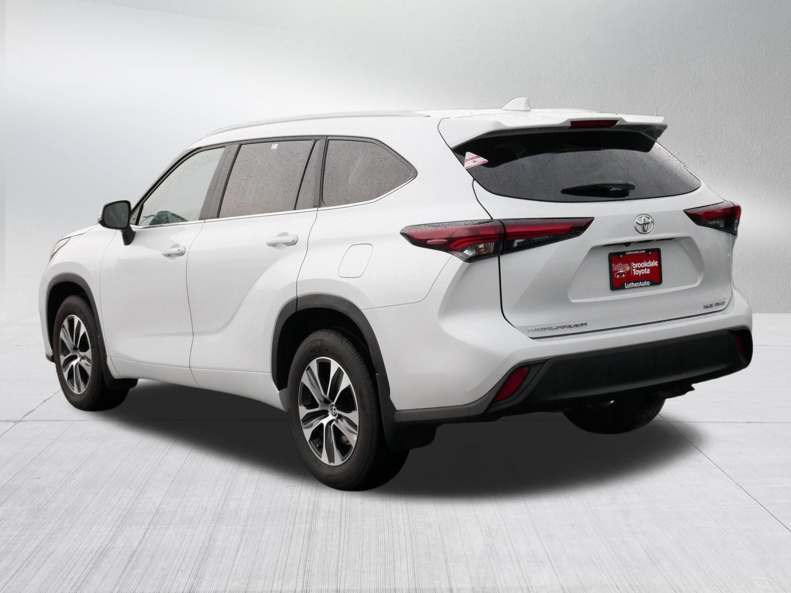 Certified 2026 Toyota Highlander XLE AWD/4WD image 5