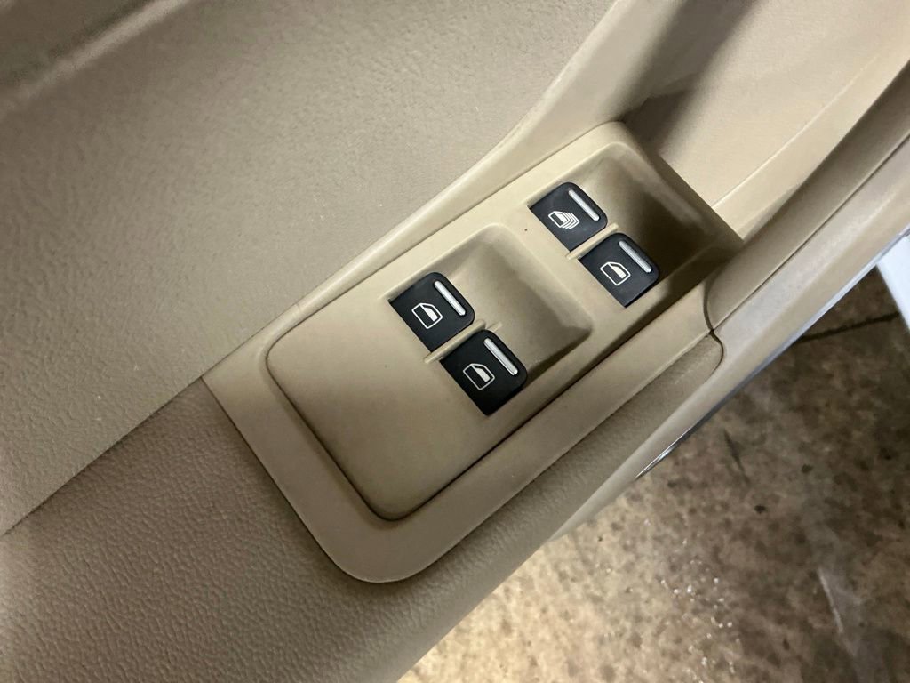 Used 2013 Volkswagen Beetle 2.5 image 16