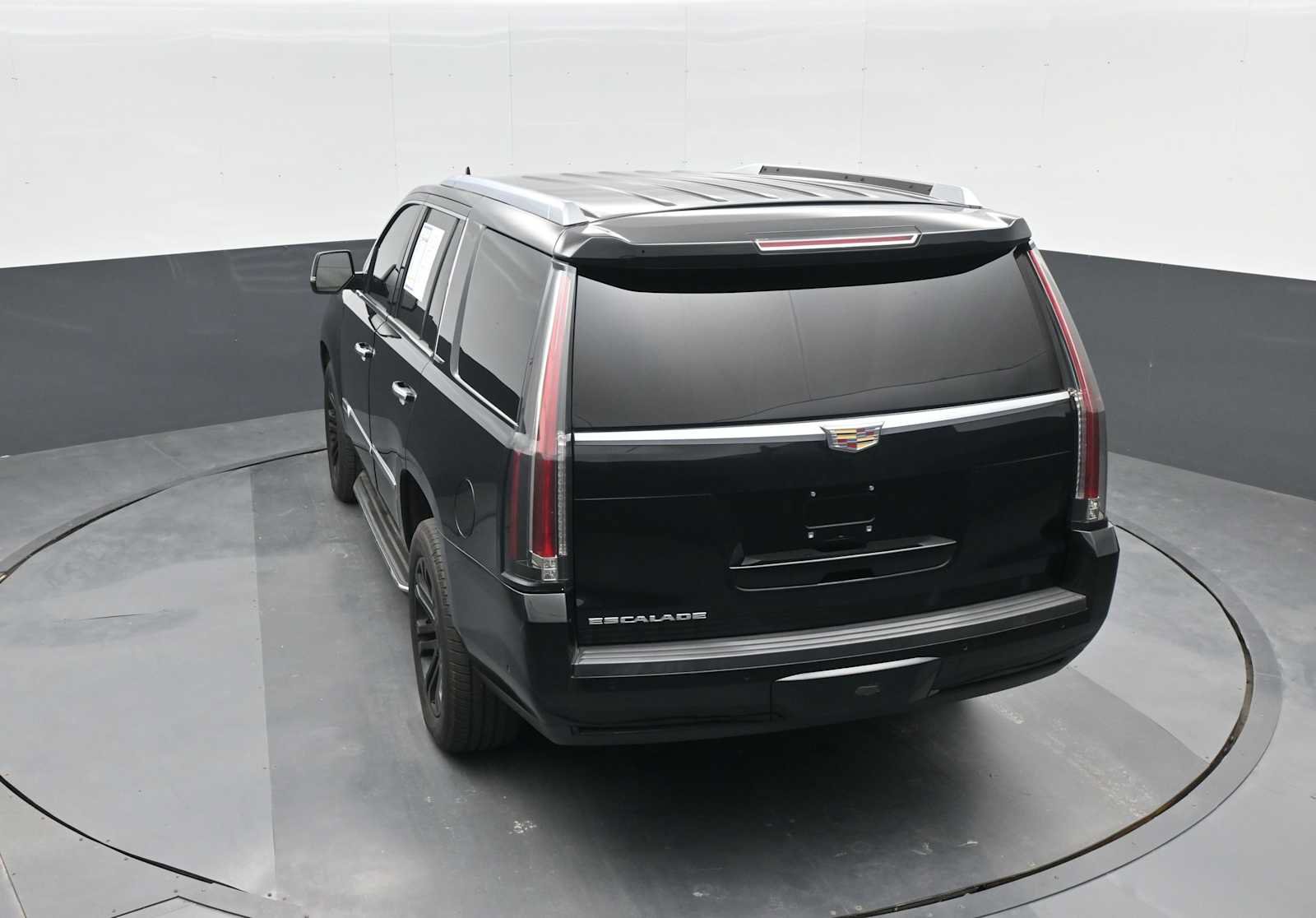 Used 2018 Cadillac Escalade 4WD image 25