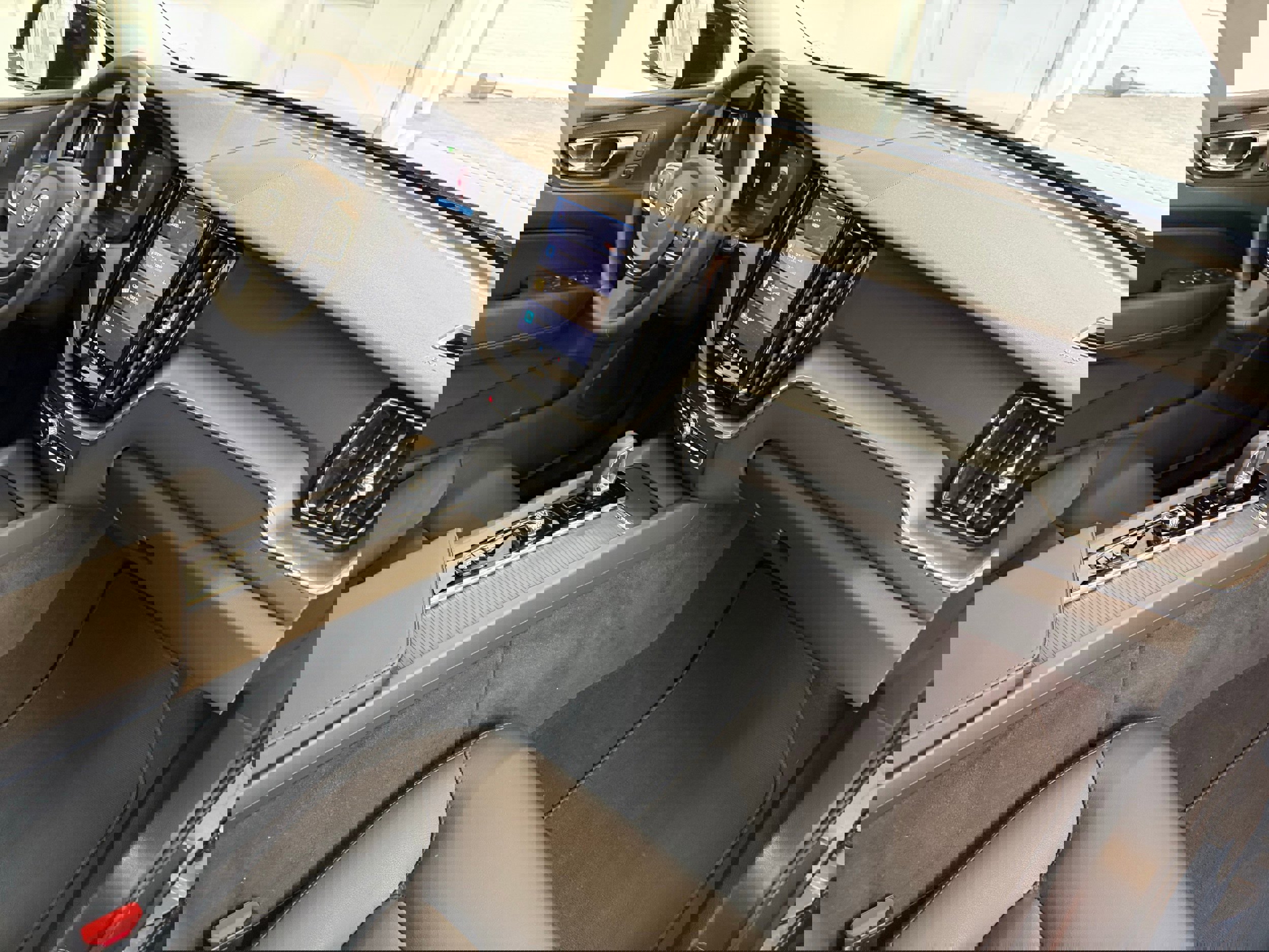 Certified 2025 Volvo XC60 B5 Core w/ Climate Package image 23