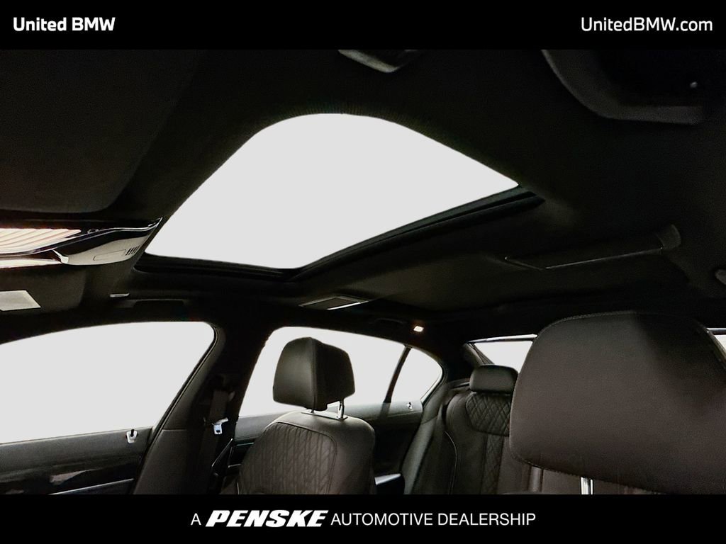 Used 2019 BMW 750i w/ M Sport Package image 12