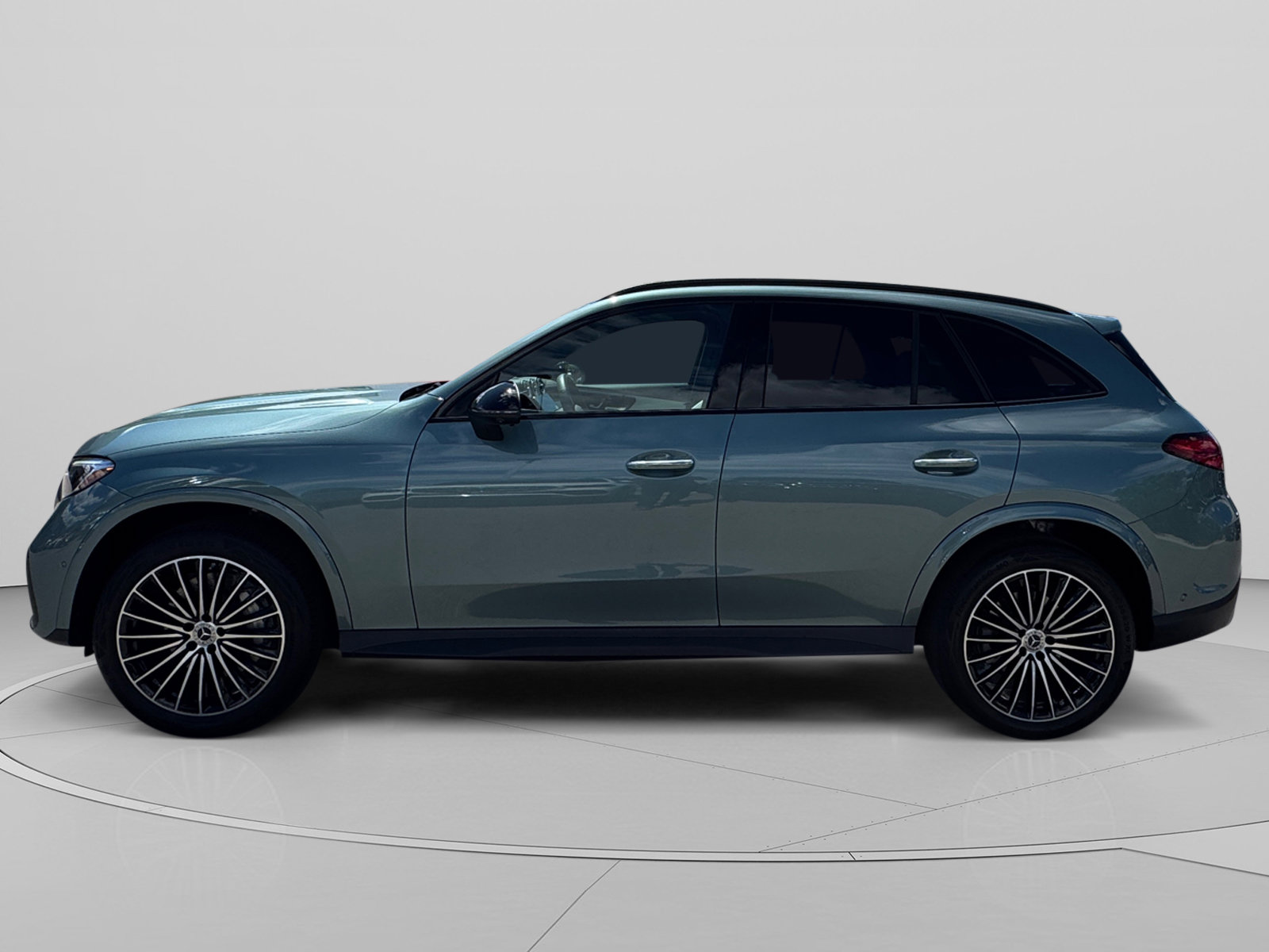 Used 2026 Mercedes-Benz GLC 300 4MATIC image 2