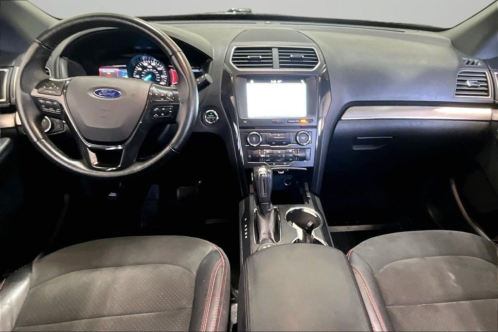 Used 2018 Ford Explorer XLT w/ XLT Appearance Package AWD/4WD image 7