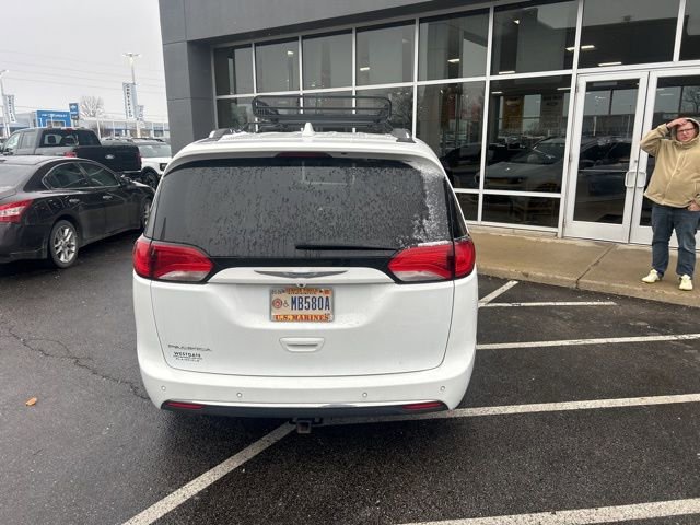Used 2018 Chrysler Pacifica Touring-L image 10
