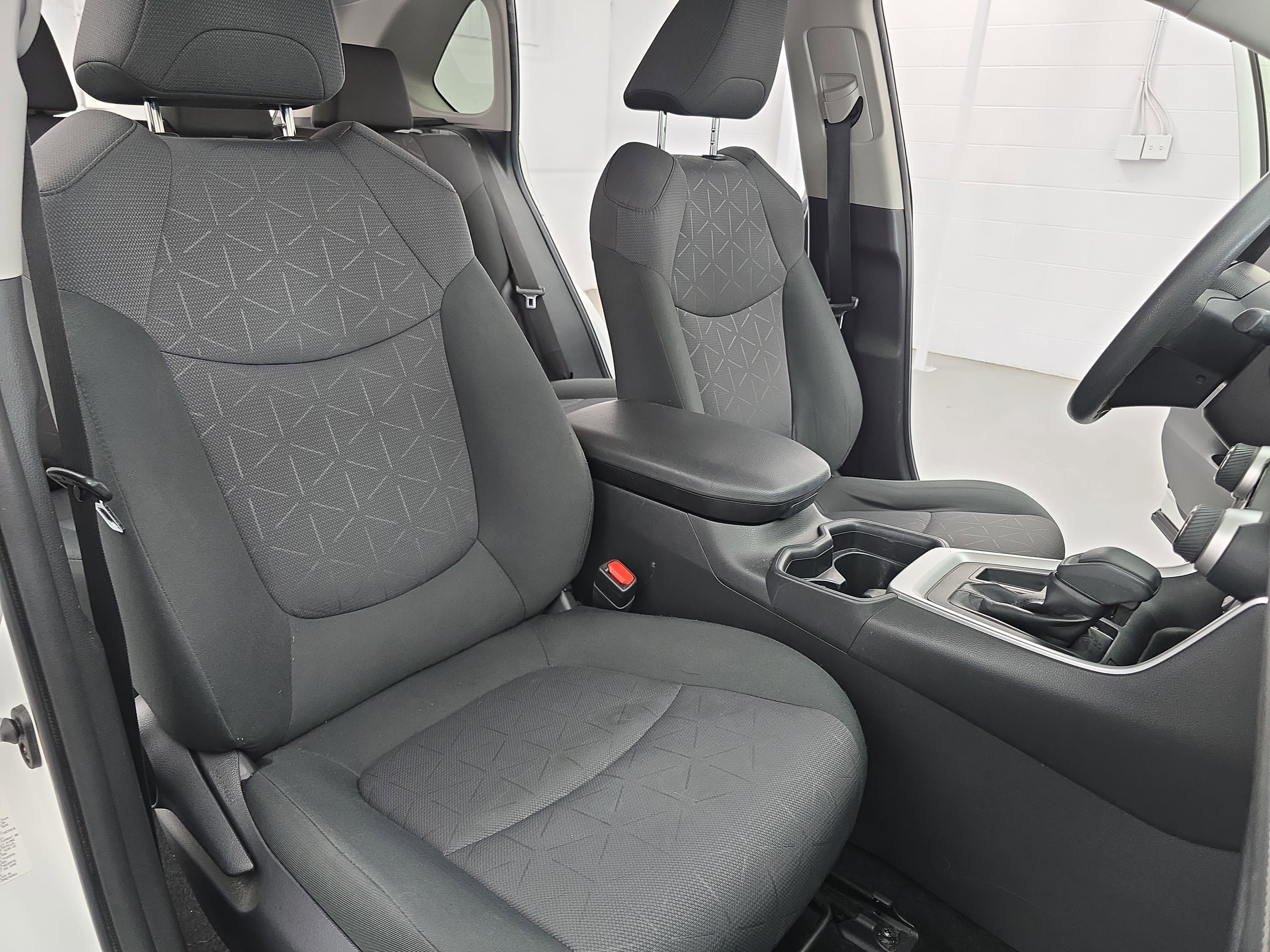 Used 2019 Toyota RAV4 XLE FWD image 10