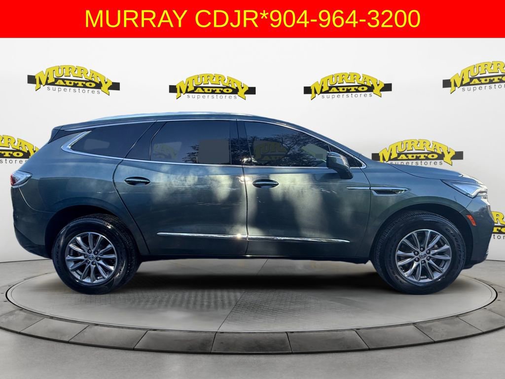 Used 2023 Buick Enclave Essence image 6