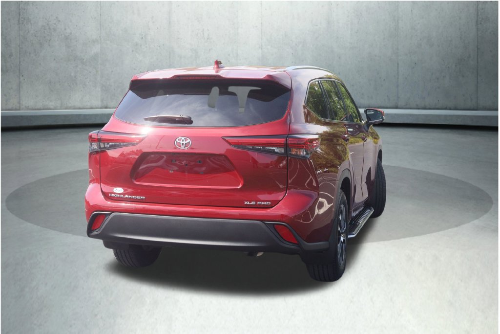 Used 2021 Toyota Highlander XLE AWD/4WD image 13