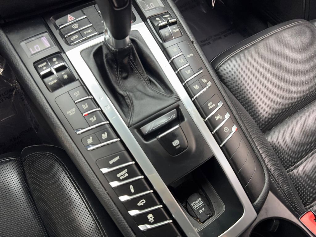 Used 2015 Porsche Macan Turbo image 68