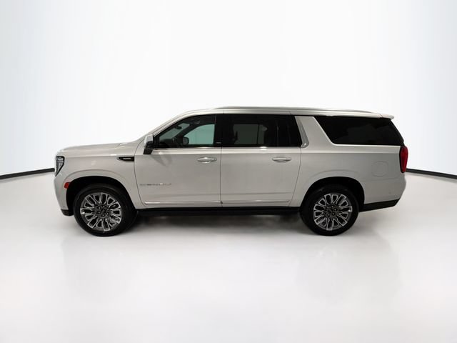 Used 2024 GMC Yukon XL Denali w/ Denali Reserve Package AWD/4WD image 4