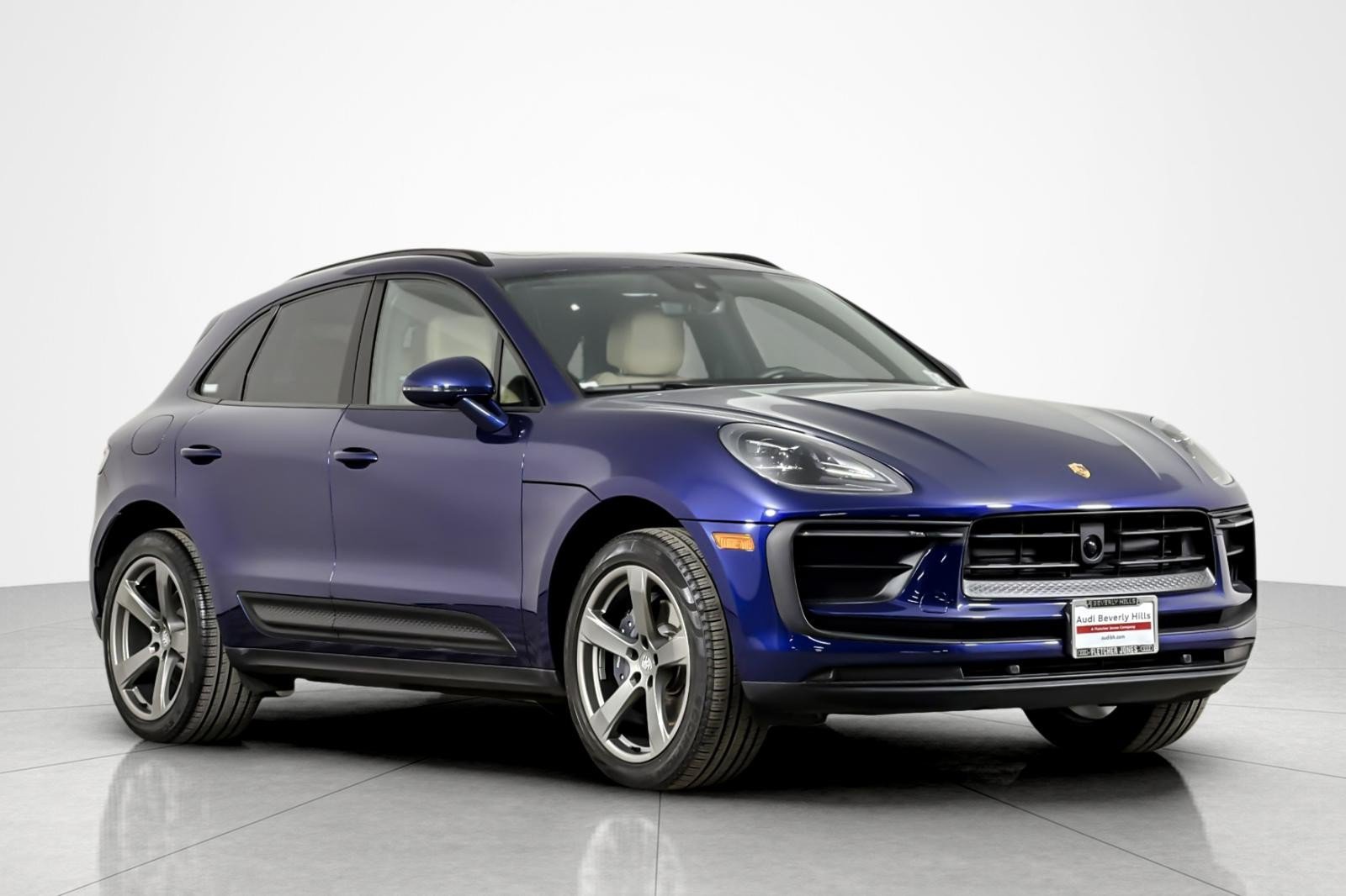 Used 2023 Porsche Macan AWD/4WD image 7