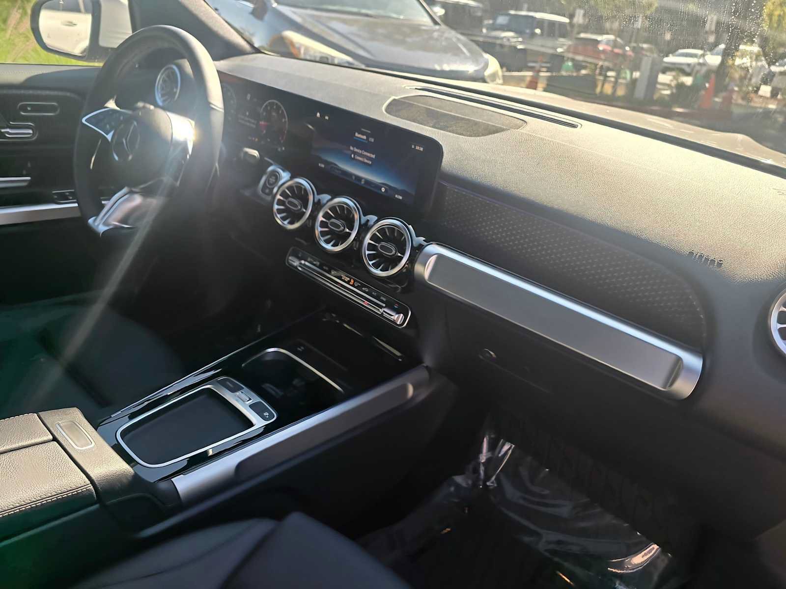 Used 2024 Mercedes-Benz GLB 250 4MATIC image 11