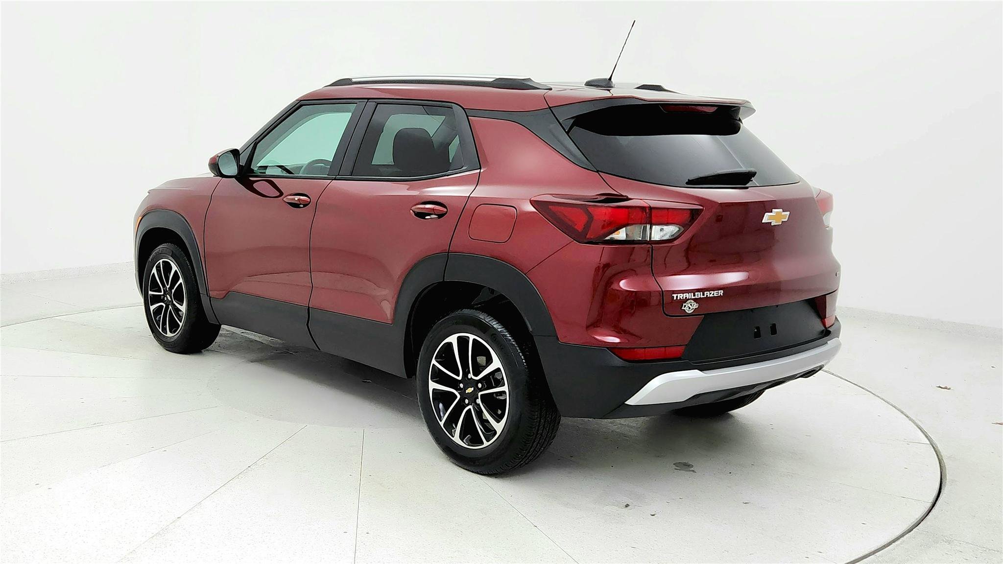 Used 2025 Chevrolet TrailBlazer LT image 3