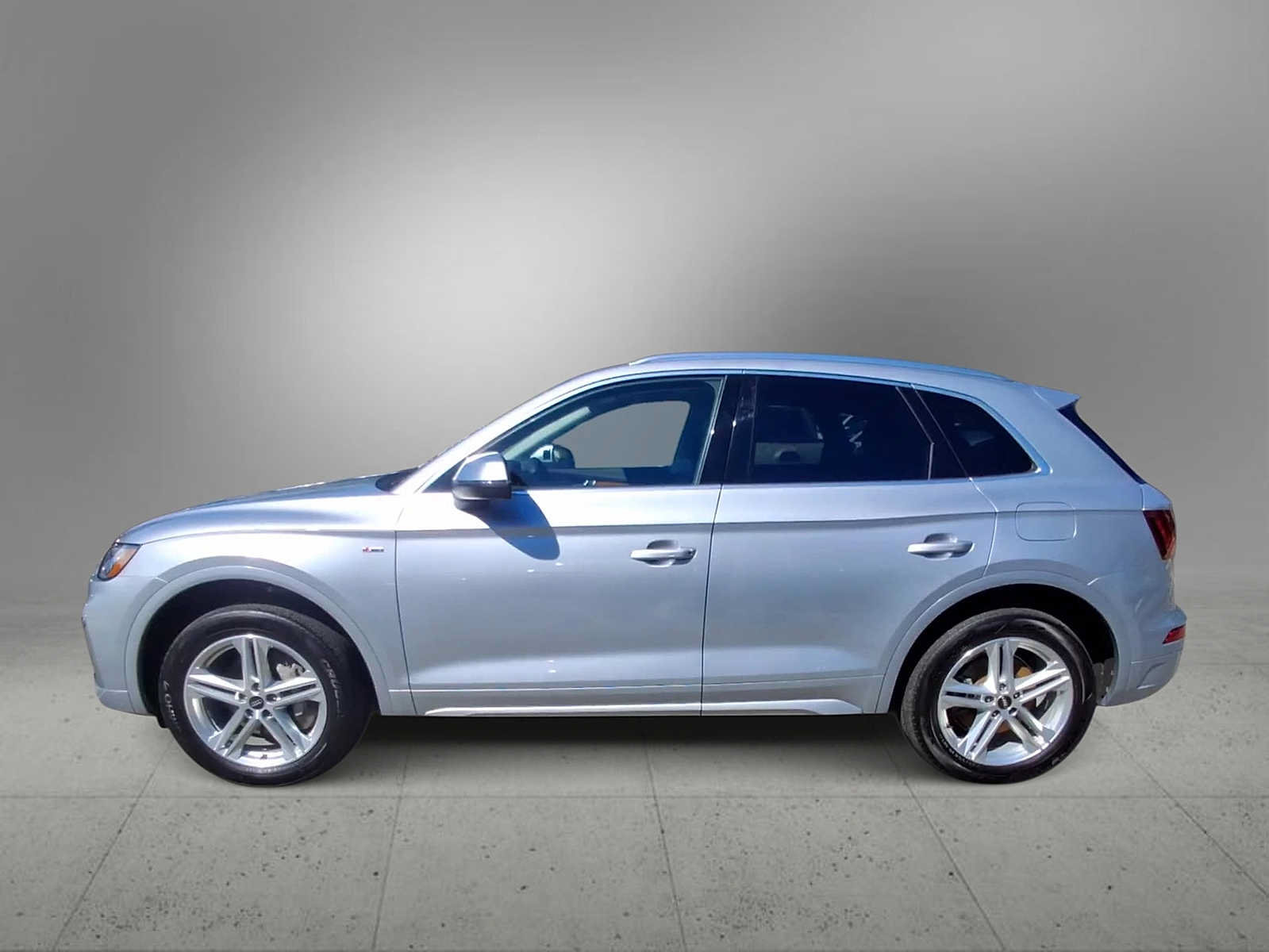 Used 2023 Audi Q5 e Premium w/ Convenience Package AWD/4WD image 5