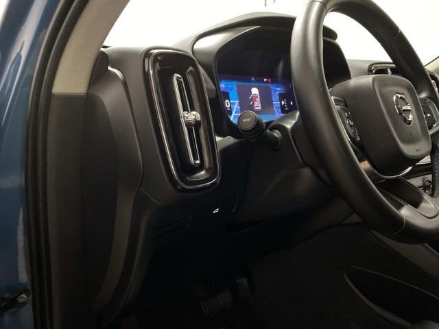 Used 2025 Volvo XC40 B5 Plus AWD/4WD image 18