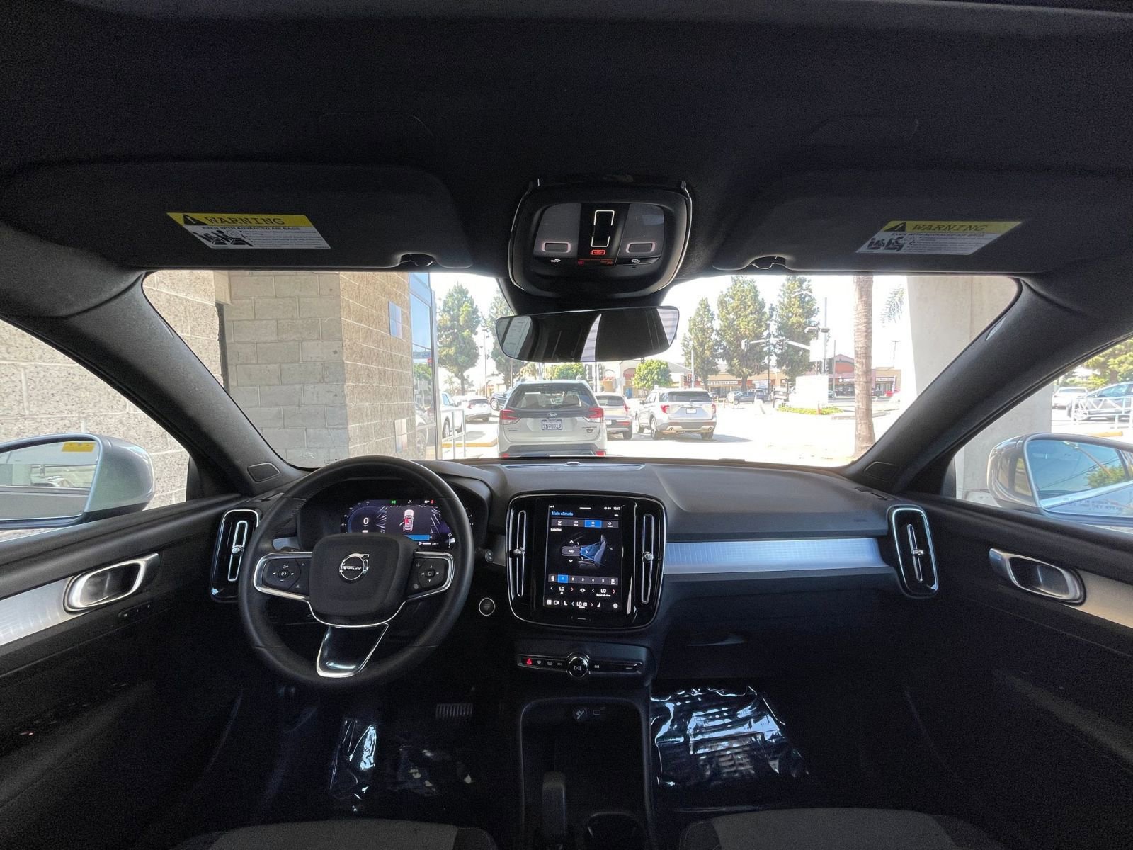 Used 2024 Volvo XC40 B5 Core image 36