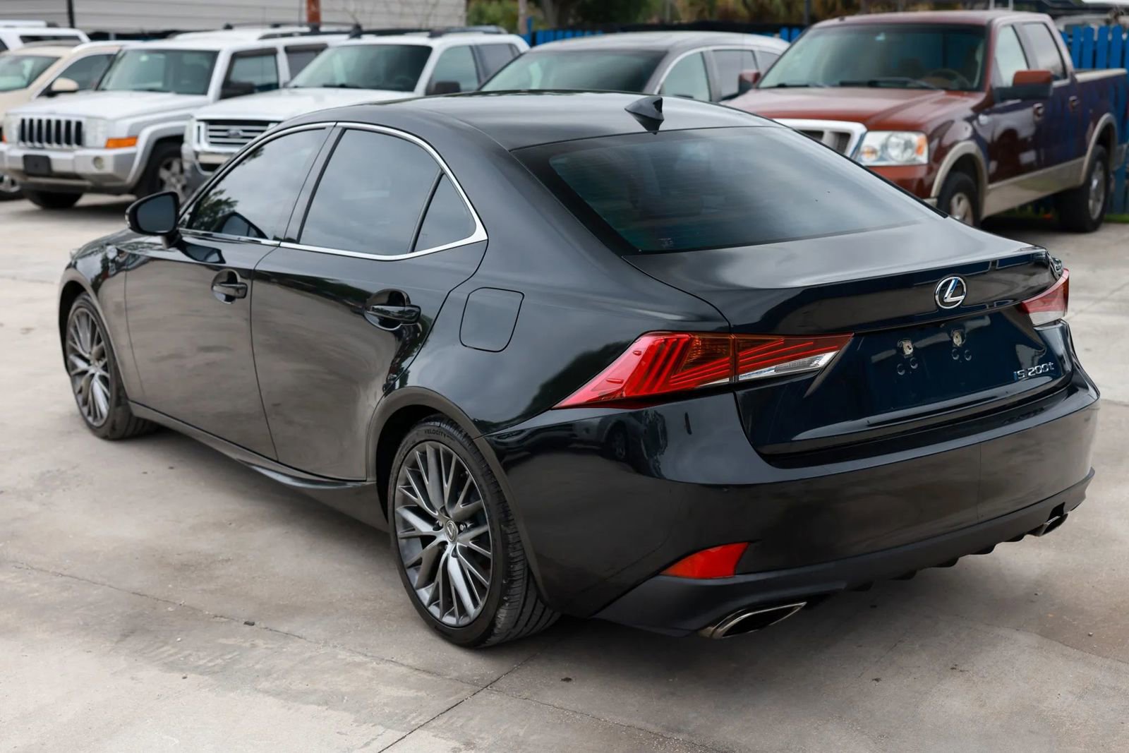 Used 2017 Lexus IS 200t RWD image 4