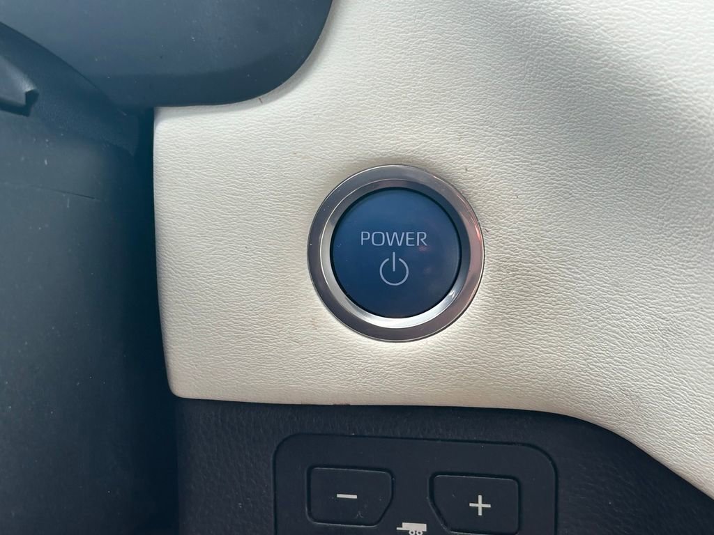 Used 2023 Toyota Sequoia Capstone RWD image 37