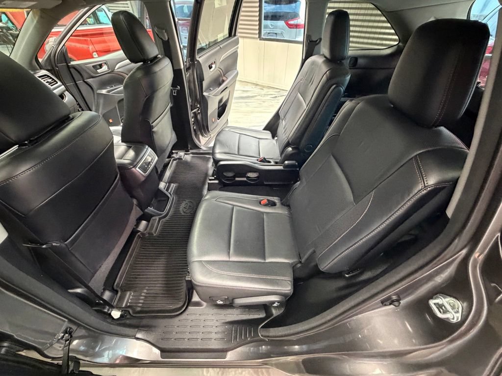Used 2017 Toyota Highlander Limited AWD/4WD image 55