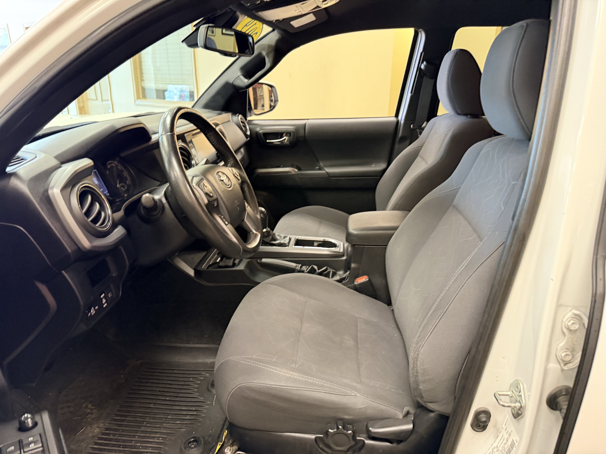 Used 2019 Toyota Tacoma TRD Sport w/ Technology Package AWD/4WD image 6