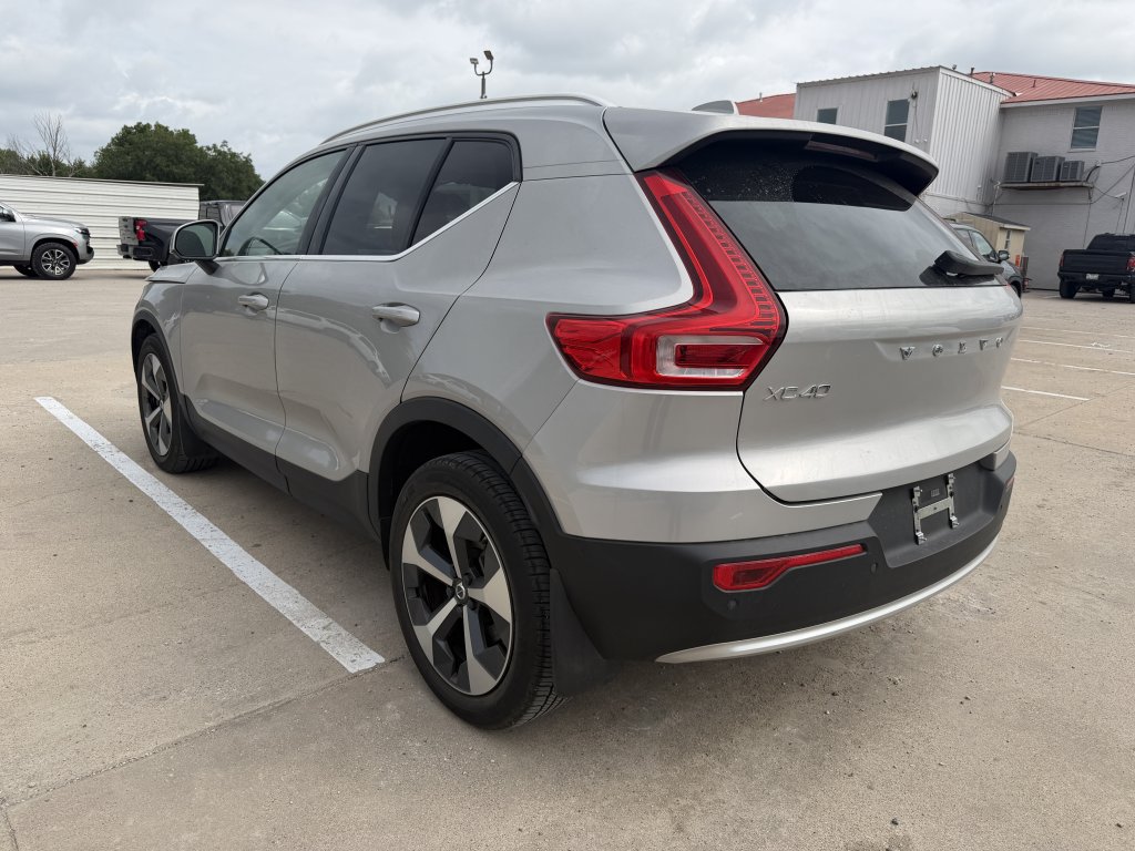 Used 2023 Volvo XC40 B5 Plus w/ Driver Assist Package AWD/4WD image 2