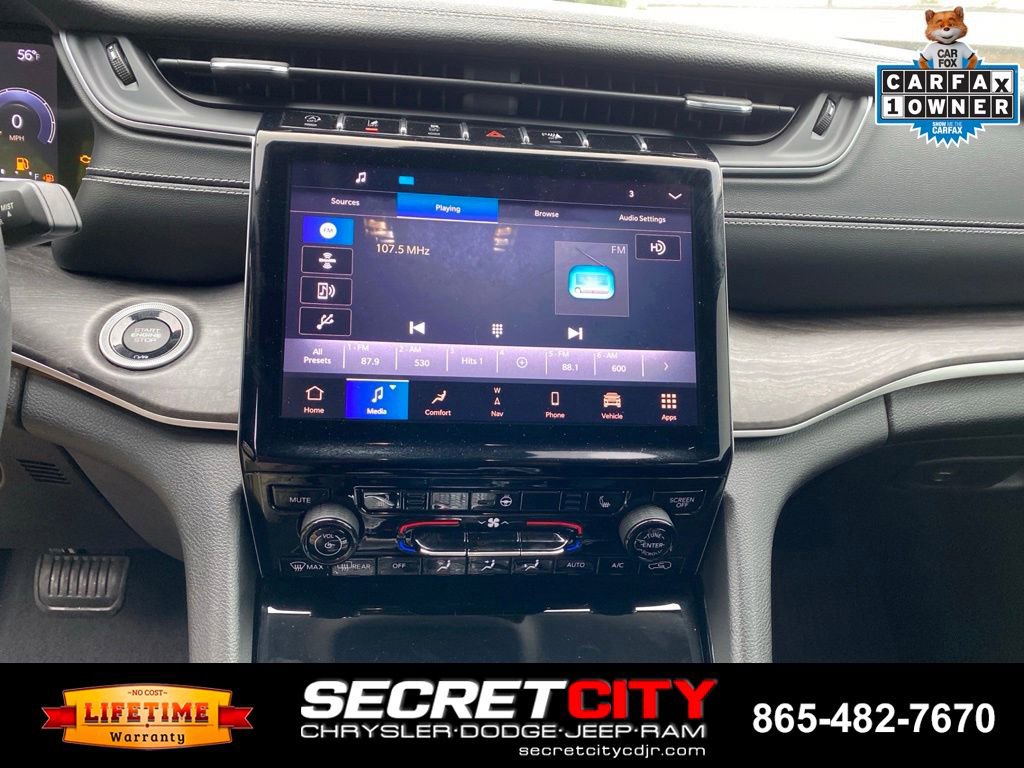 Used 2023 Jeep Grand Cherokee Limited w/ Black Appearance Package AWD/4WD image 12