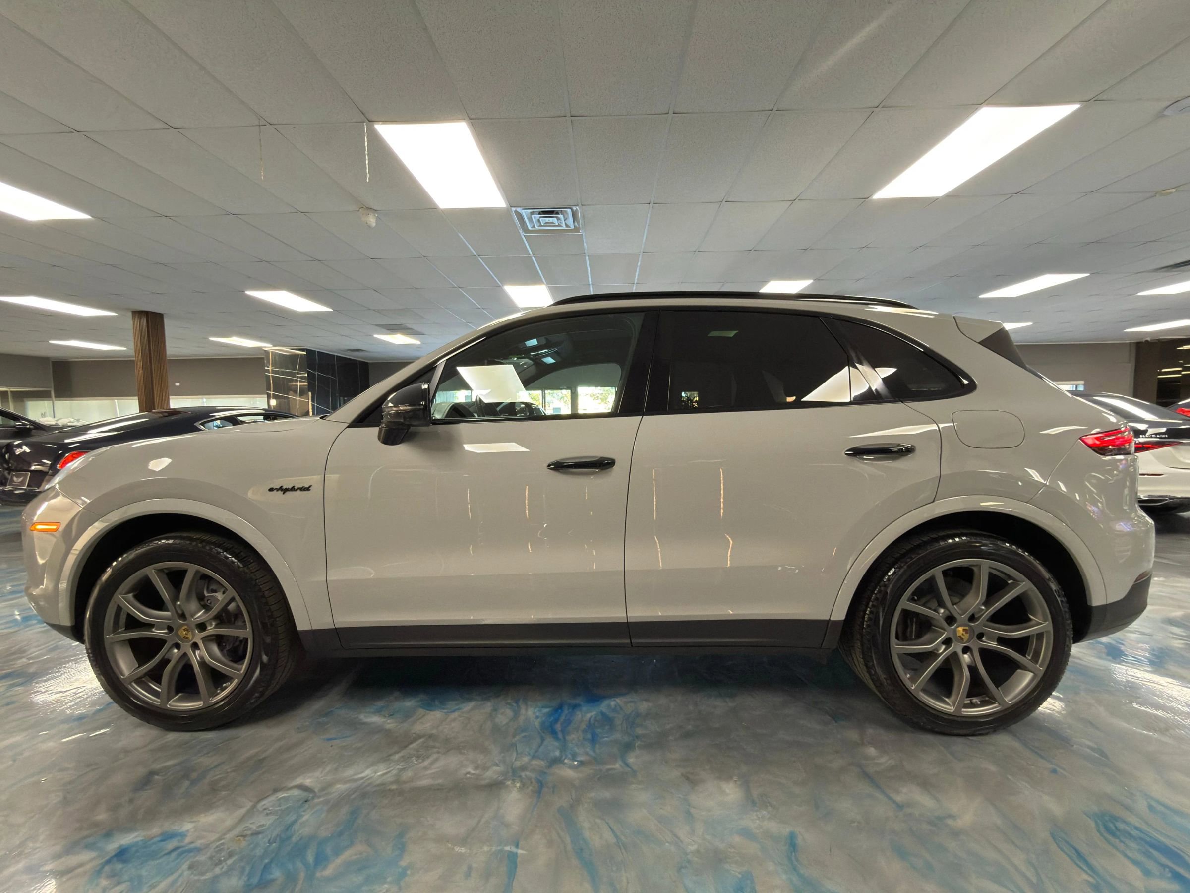 Used 2022 Porsche Cayenne Platinum Edition w/ Premium Package Plus AWD/4WD image 8