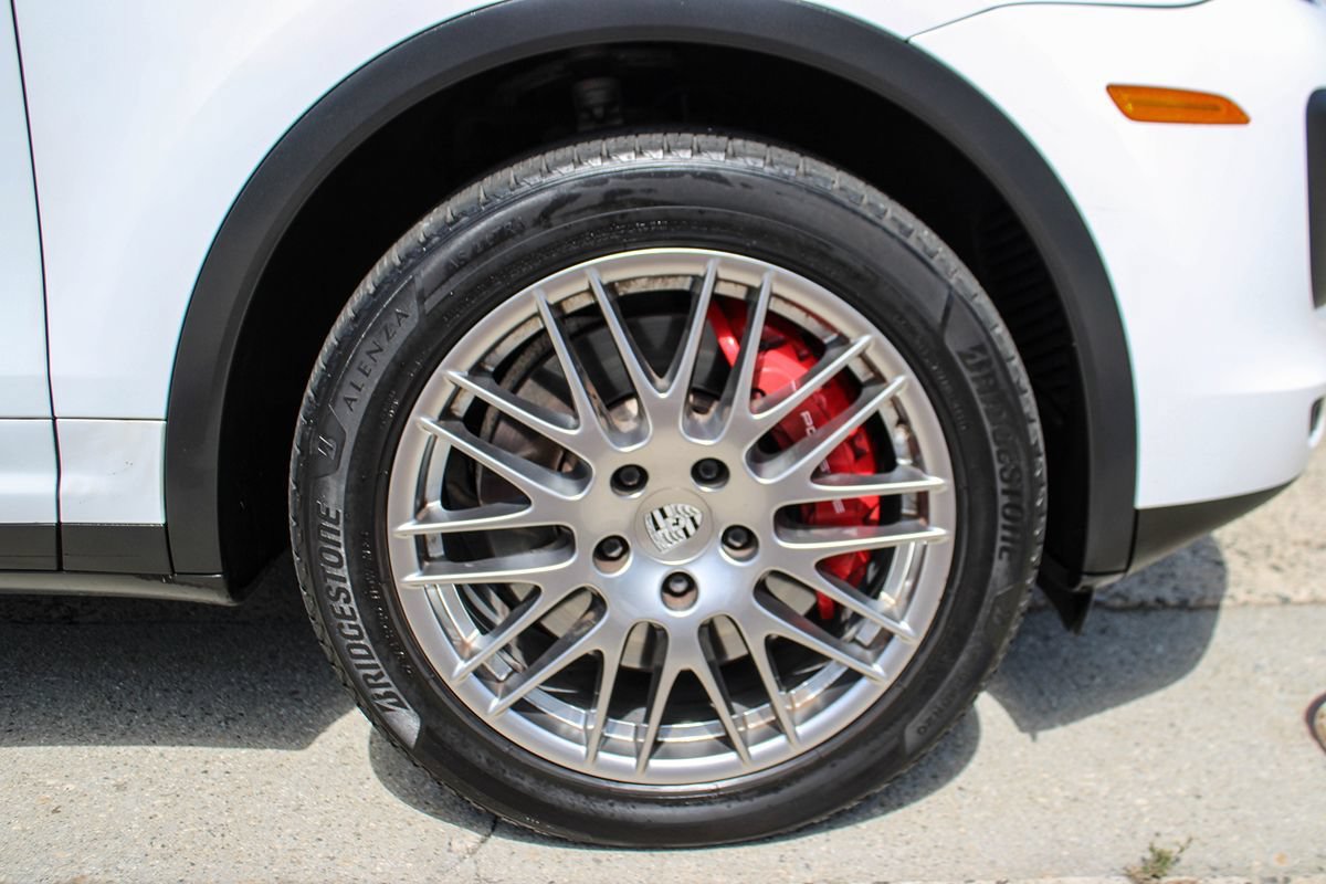 Used 2015 Porsche Cayenne Turbo AWD/4WD image 47