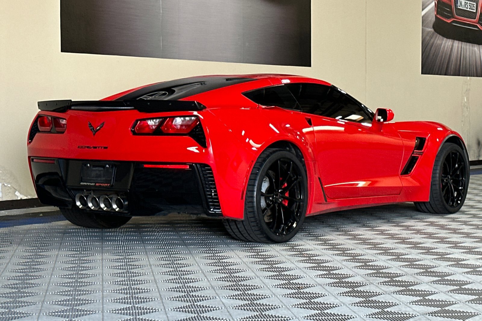 Used 2019 Chevrolet Corvette Grand Sport w/ Carbon Flash Badge Package image 4