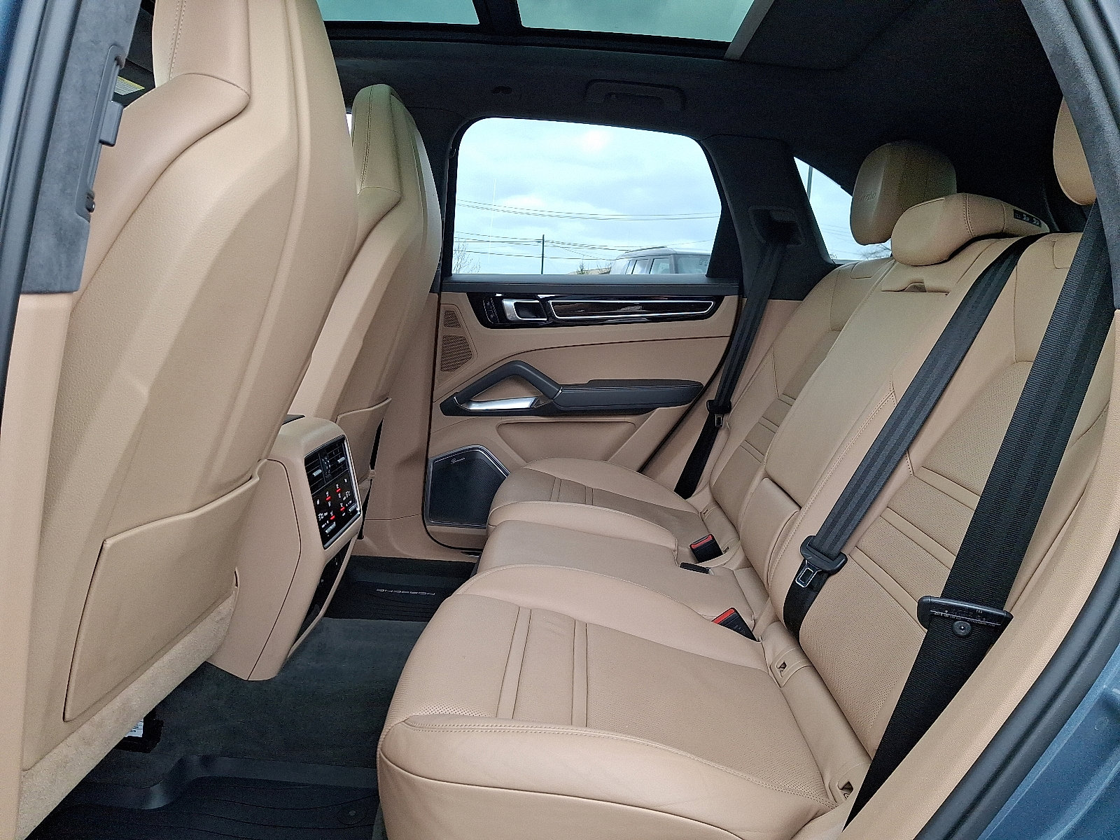 Used 2019 Porsche Cayenne Turbo image 9