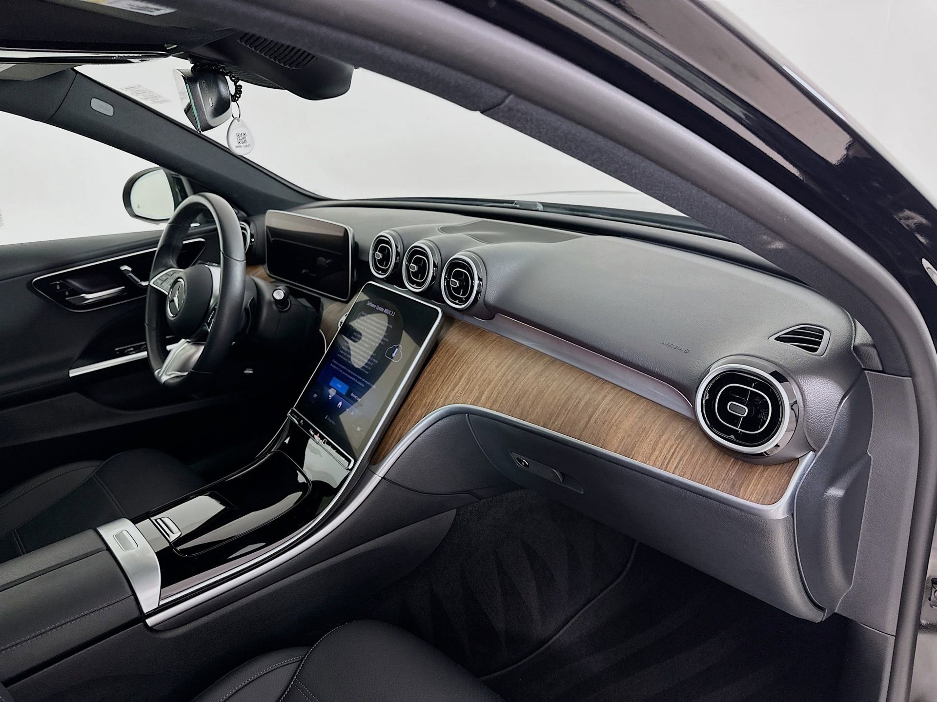 Used 2025 Mercedes-Benz C 300 Sedan image 32