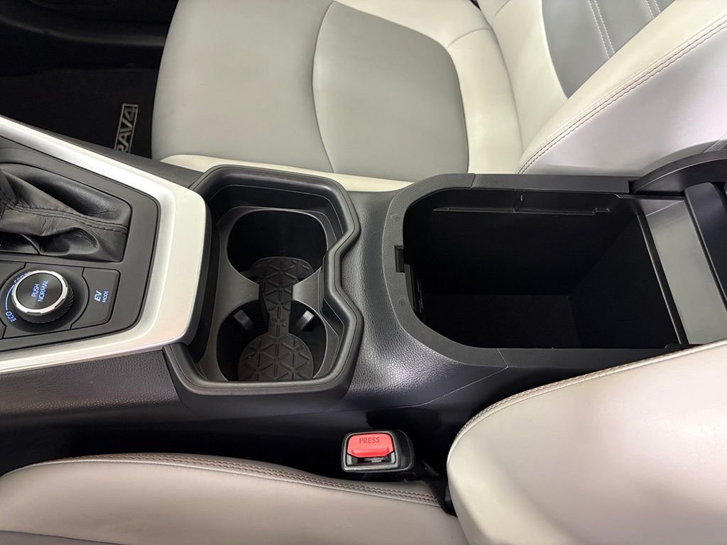 Used 2021 Toyota RAV4 XLE Premium AWD/4WD image 32