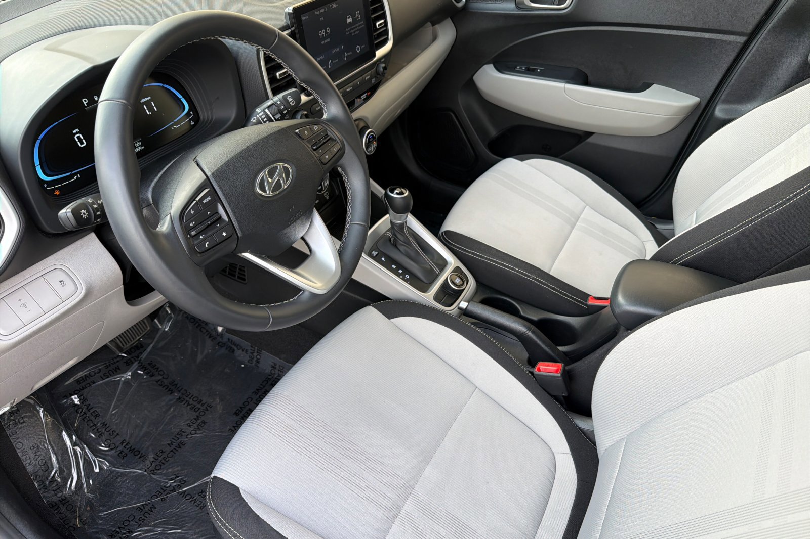 Used 2025 Hyundai Venue SEL image 10