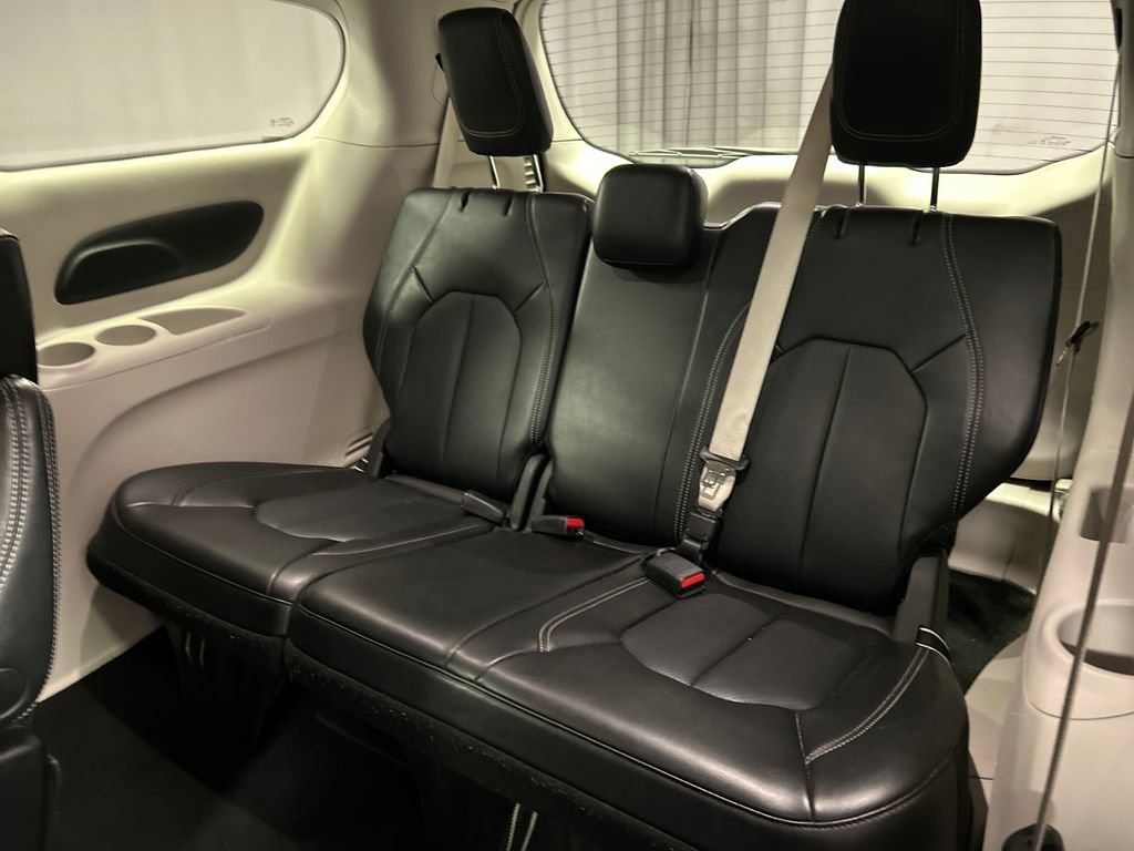 Used 2024 Chrysler Pacifica Touring-L FWD image 24