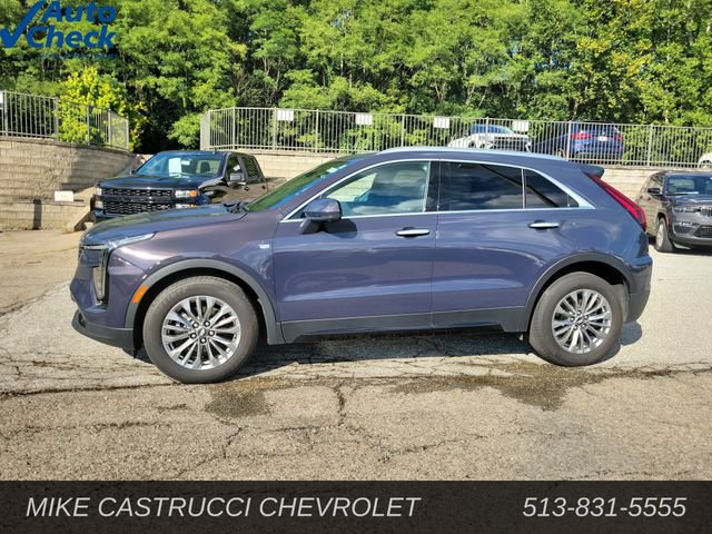 Used 2025 Cadillac XT4 Premium Luxury FWD image 2